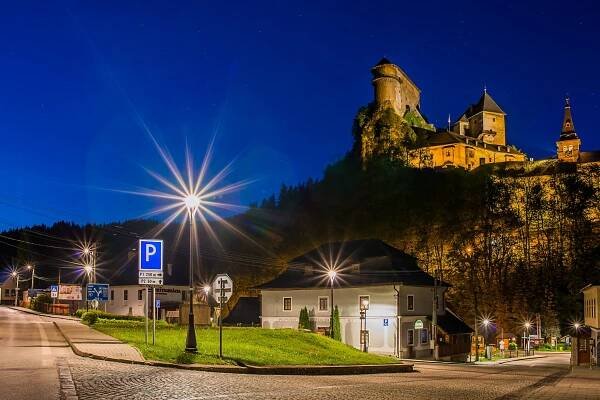LED úsporné moderné verejné osvetlenie oravský hrad