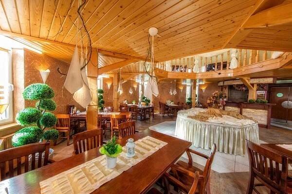 Restaurace v ubytování Hotel Pod Gołębiem