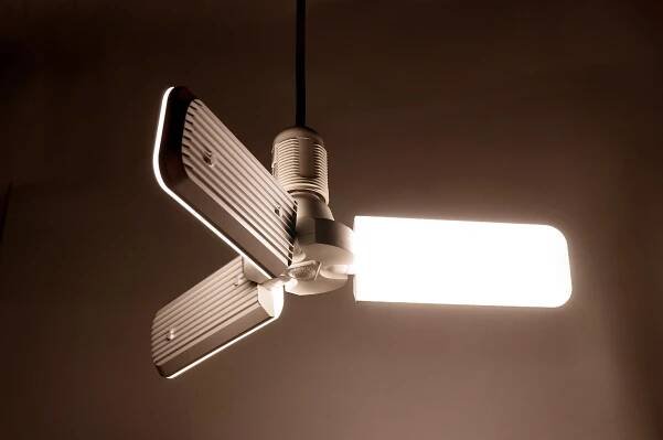 BERGE LED žárovka E27 39W 3900Lm větrný mlýn teplá bílá 3000K