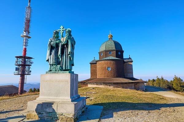 Luhačovice, Skanzen Strážnice, Vinné sklepy Plže – Petrov, Pustevny a Radhošť