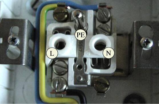 Elektro - instalace, zapojení, spotřebiče a praktické rady: Jak zapojit zásuvku na 230 V (dříve 220 V)?