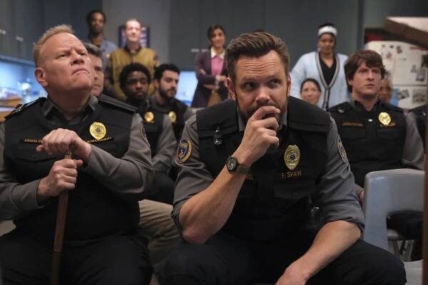 Larry Joe Campbell, Joel McHale - Animal Control - Skunks and Swans - Z filmu