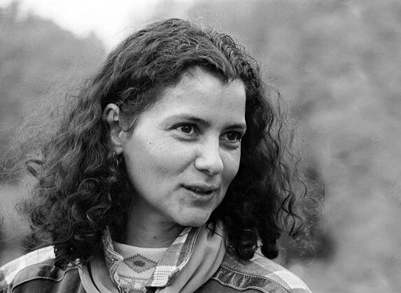 Iva Bittová: *22.7.1958, česká houslistka, zpěvačka a herečka