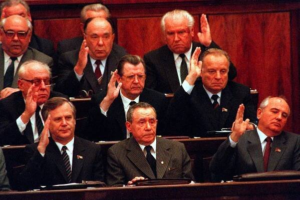 Na snímke z roku 1988 je Andrej Gromyko so...