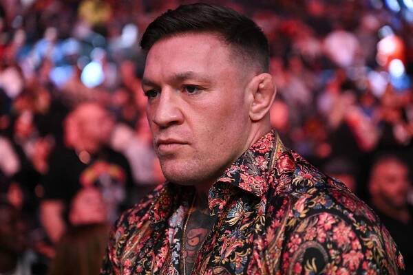 VIDEO: Conor McGregor při natáčení vypěnil a napadl Chandlera