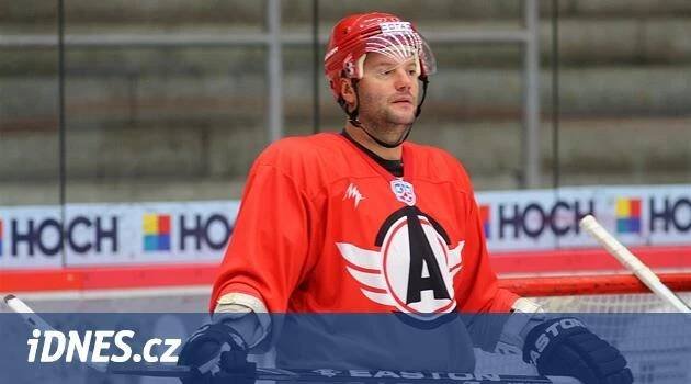 Rusové na trénincích nevtipkují, bojí se, tvrdí hokejista Josef Straka - iDNES.cz