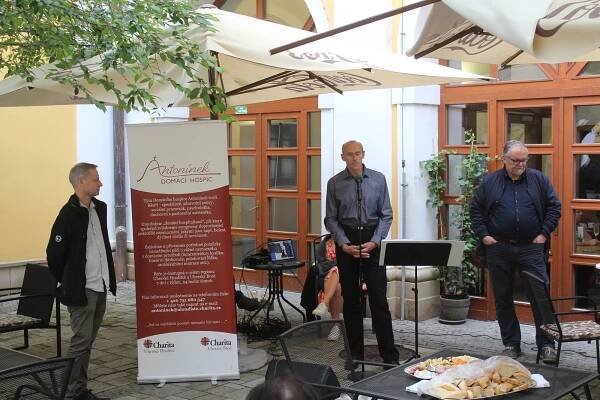 Uherským Hradištěm zněly šansony. Domácí hospic Antonínek slavil výročí
