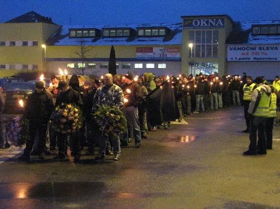 Extremisté prošli Krnovem za dohledu policistů