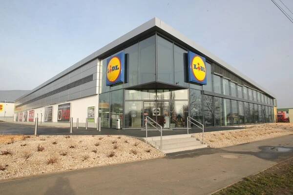 Lidl bourá desítku prodejen, nahradí je obchody nové generace. Dalších padesát vylepší