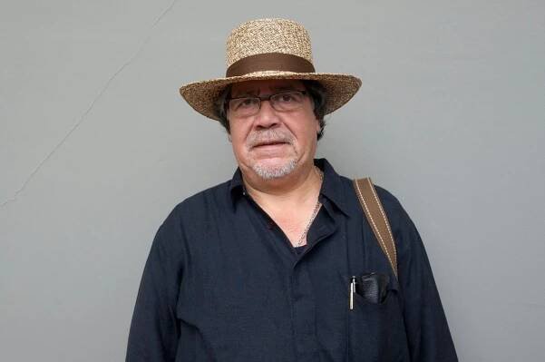 Zemřel chilský spisovatel Luis Sepúlveda. Stal se obětí covid-19