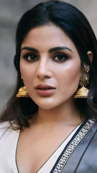 Samyuktha's Enchanting Ethnic Suit Set Collection