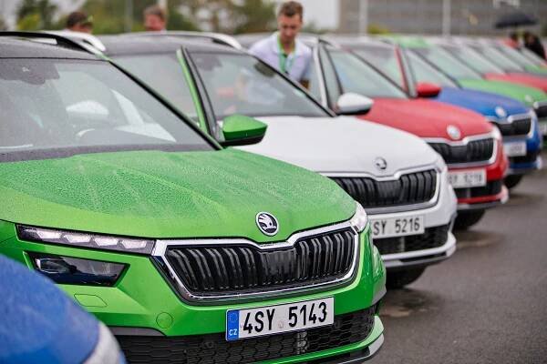 Automobilky v Česku loni vyrobily méně vozů. Pociťují zhoršení ekonomické situace
