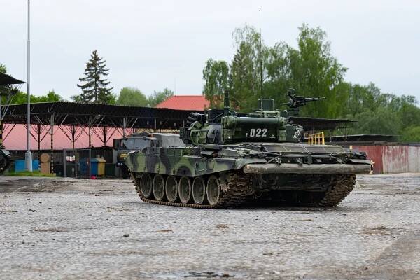 Tank T-72 M4CZ: Je jen náš, umí se kamuflovat, a pokud na něj ukážete laserem, začne nadměrně kouřit
