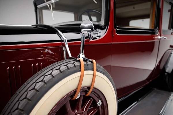 1929 Pierce-Arrow Model 133 Limousine - The JBS Collection