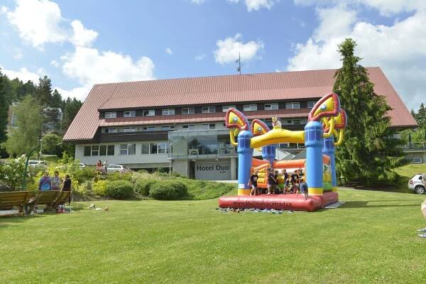 Kácení máje a Den dětí - Hotel Duo, Horní Bečva, Beskydy