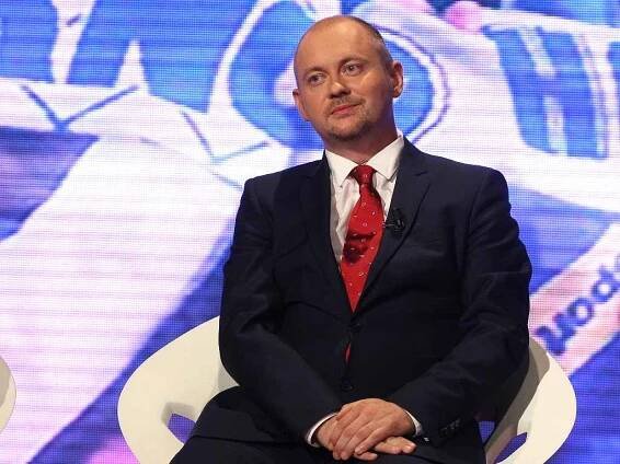 Dotazy Václava Moravce prověřily lídry před krajskými volbami. Odpovídali sociální demokrat Michal Hašek, za lidovce Stanislav Juránek, občanské demokraty zastoupil  Jiří Crha, TOP 09 Jan Vitula a zelené Jana Drápalová.Za komunisty Vojtěch Adam.