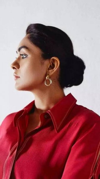 10 times Mrunal Thakur dressed like a K-Drama star