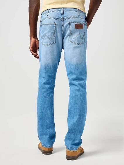 Pánské džíny WRANGLER Greensboro světle modré-seprané | EXE JEANS | Specialisté na džíny Mustang, Cross, Mavi a další