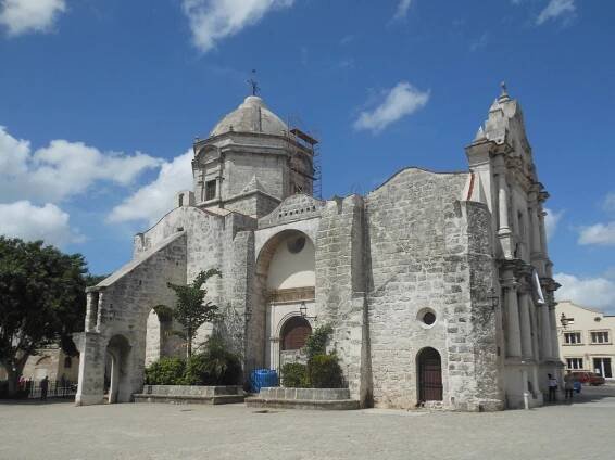 Iglesia de San Francisco de Paula, La Habana Vieja, Cuba. Vista desde el lado este que da a la Alameda de Paula