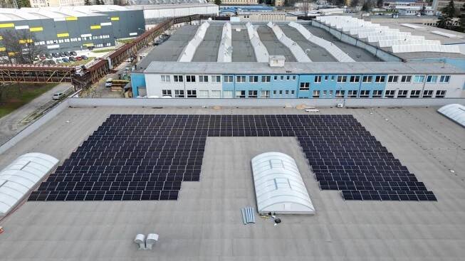 Ako baliť knihy za pomoci slnka (How a bookstore can pack shipments with solar energy)
