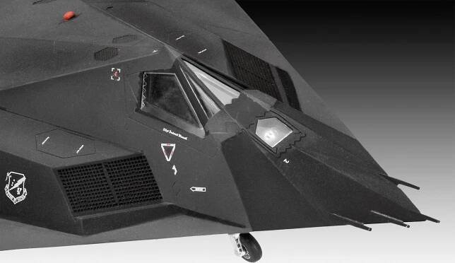 Lockheed Martin F-117A Nighthawk Stealth Fighter (1:72)