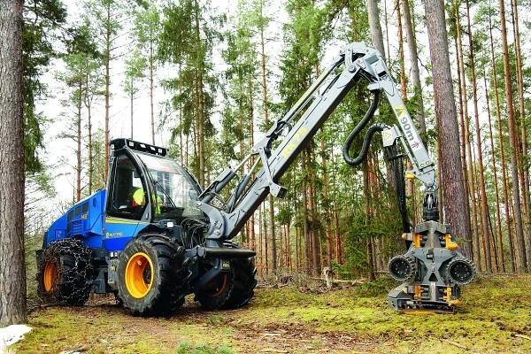 Probírkový harvestor ROTTNE H8E a železný kůň KAPSEN 23RC | Silvarium - lesnický a dřevařský zpravodajský web