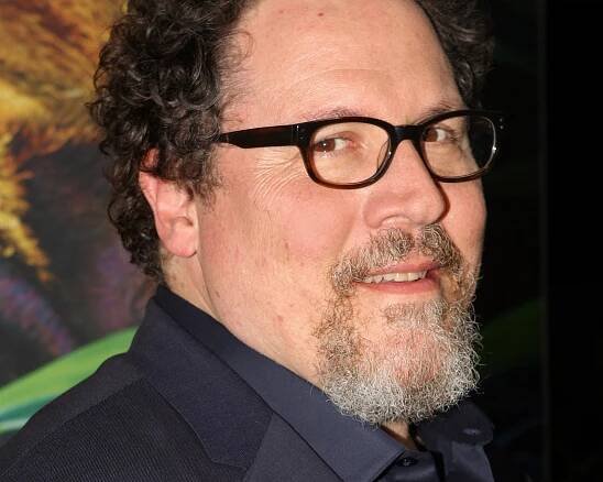 Režisér Jon Favreau stojí za úspěchem seriálu Mandalorian, u kterého fanoušci napjatě očekávají 3. sérii. Přitom Favreau původně podepsal smlouvu jen na jednu řadu.