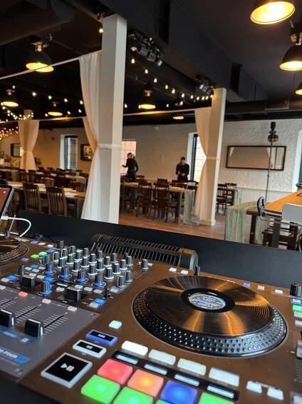 DJ Jonny B | Professional DJ Services and Entertainment
