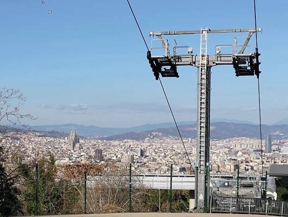 Lanovka Telefèric a pohled z Montjuïc