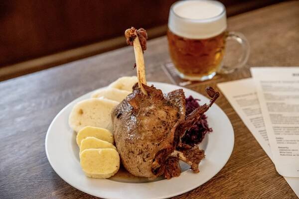 Obrazem: Svatomartinské hody jsou tu. Nahlédněte do kuchyní restaurací