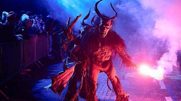 Jeden z největších průvodů takzvaných Krampusů hostil  rakouský Schladming. Akce se účastnilo 57 skupin z různých zemí. Na událost se každoročně přijedou podívat tisíce návštěvníků. Mimo jiné i z Česka. (listopad 2024)