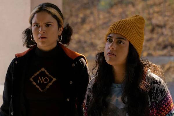 Victoria Moroles as Lupe and Kuhoo Verma as Sunny in 'Plan B'