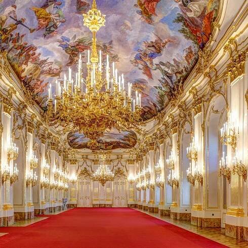 Vídeň: večerní prohlídka zámku Schönbrunn, večeře a koncert | GetYourGuide