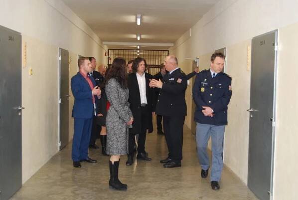 Věznici Kynšperk nad Ohří navštívil sněmovní podvýbor pro vězeňství | Vězeňská služba České republiky