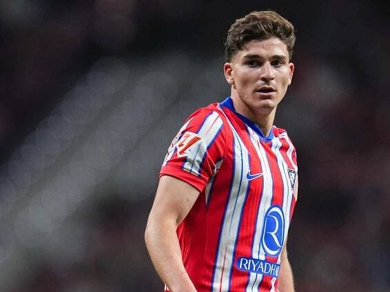 Barcelona eye rival striker as Robert Lewandowski replacement