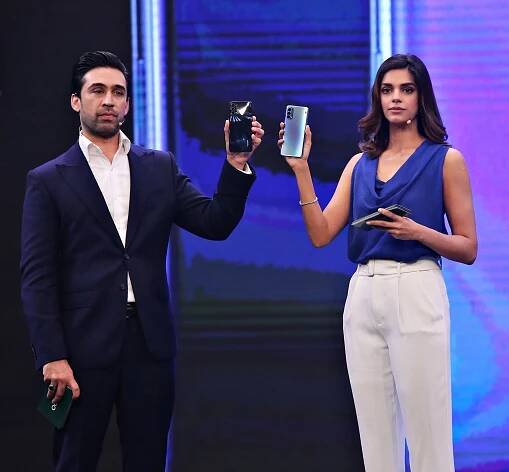 Sanam-saeed-ali-rehman-oppo-reno4-launch-event 2.jpg