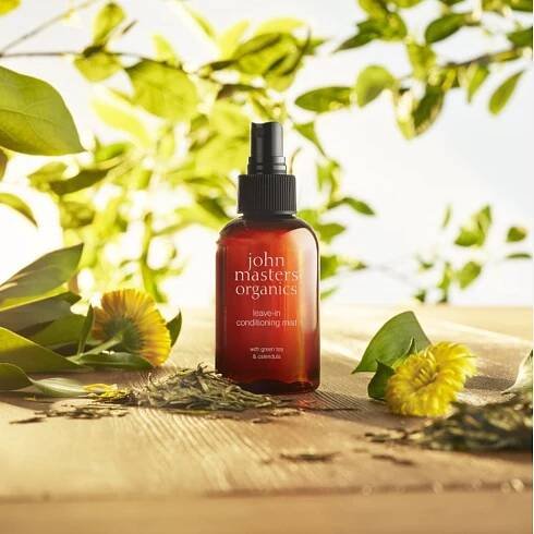 John Masters Organics mlhový kondicionér se zeleným čajem a měsíčkem Leave-in Conditioning Mist with Green Tea & Calendula