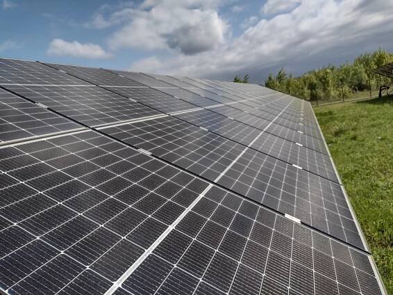 VIDEO: Solární elektrárna na Pánově zblízka, v Česku patří mezi špičku