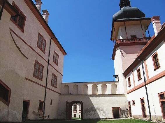 Soubor:Zámek Nový Hrad (Jimlín) (3).jpg – Wikipedie