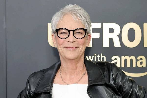 Jamie Lee Curtis admits that she's asked a celebrity for an autograph