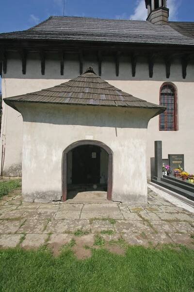 Soubor:Kostel sv. Václava (Kozojedy) 05 vstupní portál.JPG