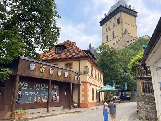 WAX Museum Karlštejn nesmíte cestou na hrad vynechat