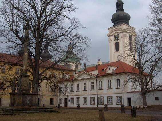 zámek v Doksanech