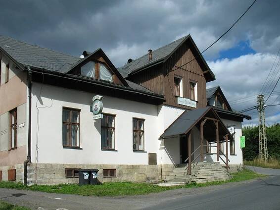 Soubor:Hostinec U kaštanu Krásná (1).jpg