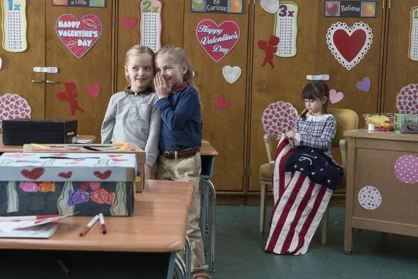 Single Parents - A Cash-Grab Cooked Up By the Crepe Paper Industry - Z filmu - Ella Allan, Mia Allan