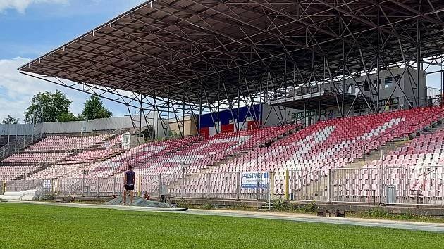 Fotbalový stadion v Srbské na hraně regulérnosti: první fáze oprav za 20 milionů