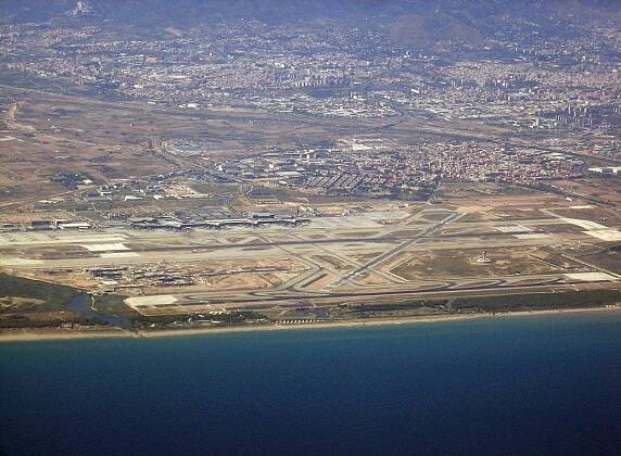 Soubor:Airport Barcelona seen from air.jpg – Wikipedie