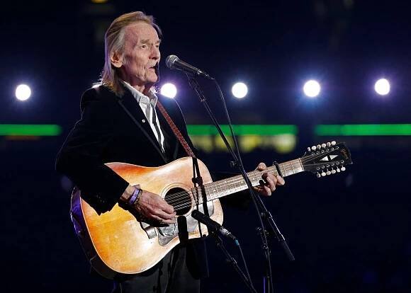 Zemřel slavný kanadský písničkář Gordon Lightfoot. Jeho písně přezpívali v Česku Nedvěd i Tučný