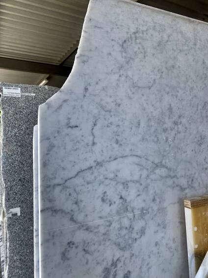 Koupelnová deska a umyvadla z mramoru Bianco Carrara – MRAMOR Dobříš