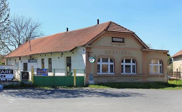 Soubor:Kovanice, Chvalovice, restaurant.jpg
